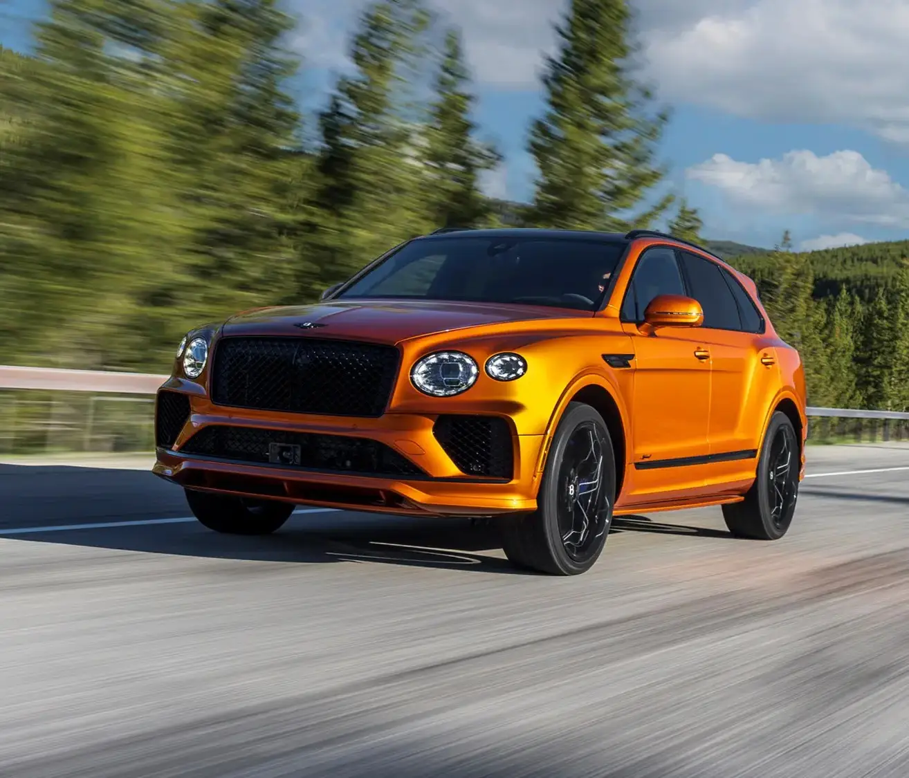 Bentley Bentayga auf einer Panoramastraße in der Sächsischen Schweiz